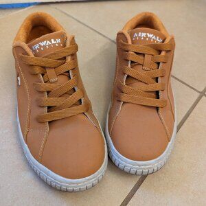 Airwalk Classics size 8.5 Brown/Tan